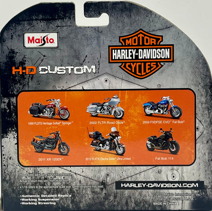 Maisto 2022 Harley-Davidson Silver 2002 FLTR Road Glide Series 42 1:18 Scale