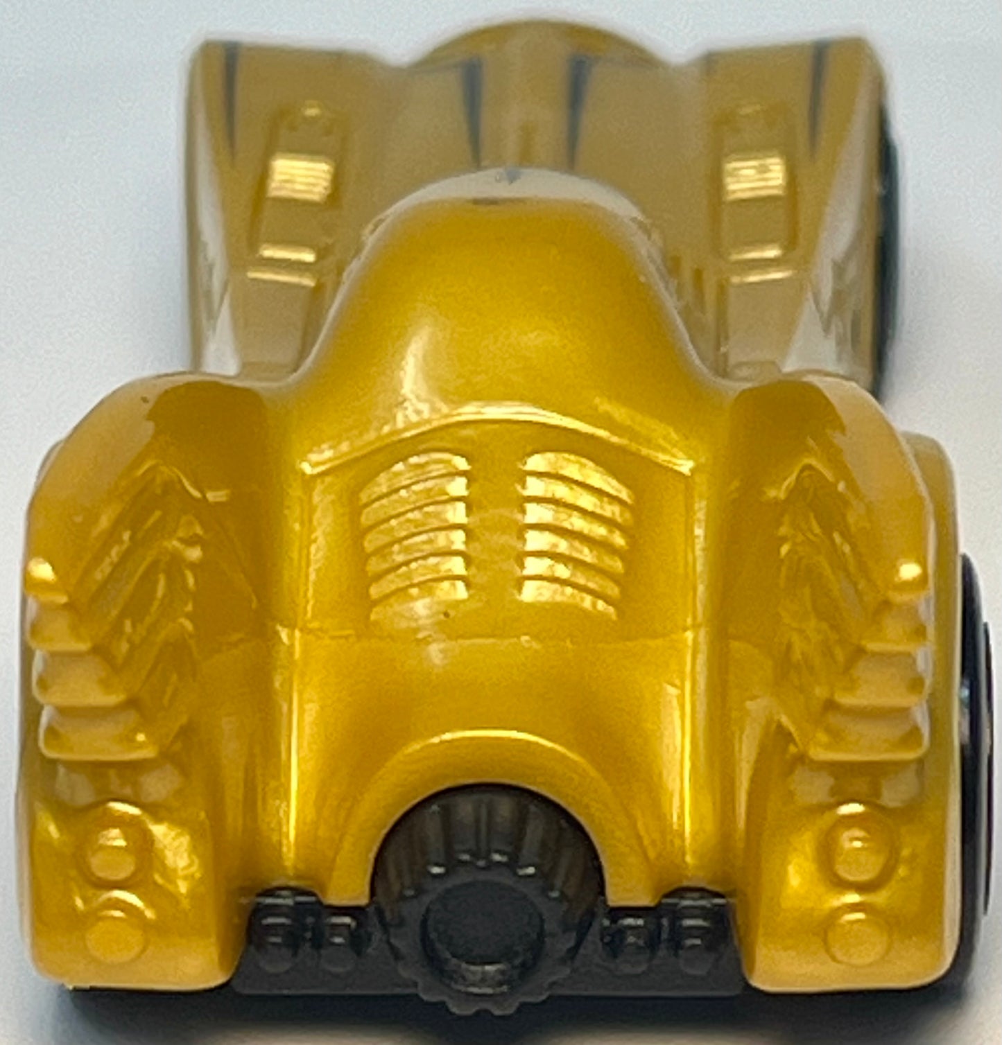 Hot Wheels Batmobile (Gold) 4/5