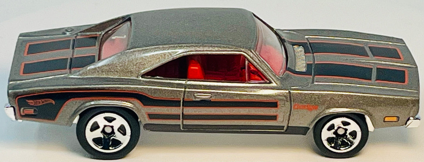 Hot Wheels 1969 Dodge Charger 5/8 with Protector