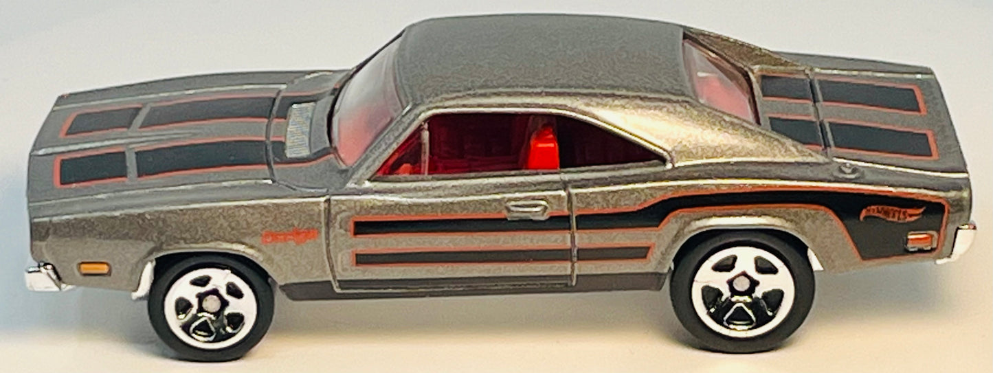 Hot Wheels 1969 Dodge Charger 5/8 with Protector