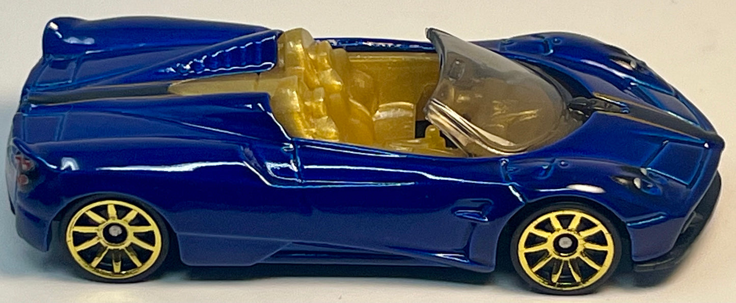 Hot Wheels '17 Pagani Huayra Roadster (Blue) with Protector