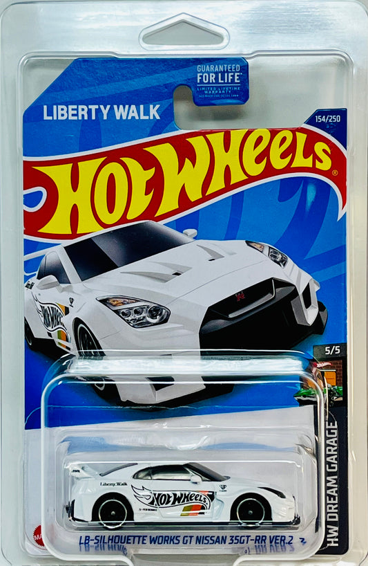 Hot Wheels 2022 LB-Silhouette Works GT Nissan 35GT-RR Ver.2 (White) Dream Garage with Prorector