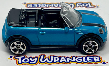 Matchbox 3 Pack 2010 Mini Cabrio 2003 Mini Cooper S 2011 Mini Countryman